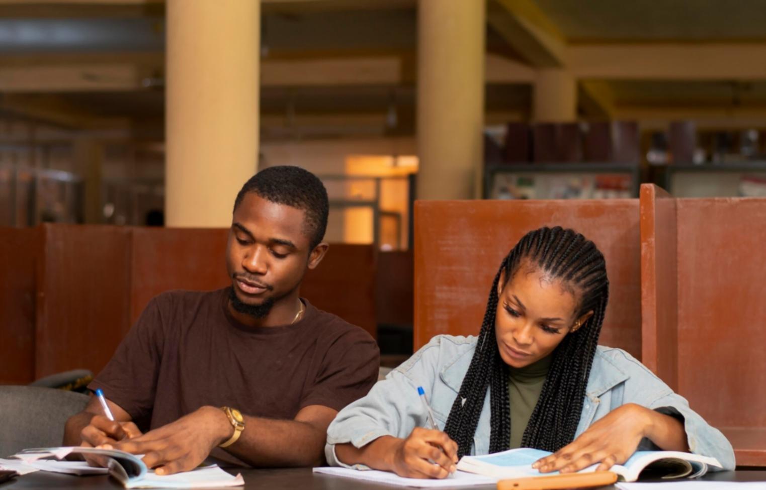 Espacio de trabajo moderno donde desarrollamos modelos financieros personalizados